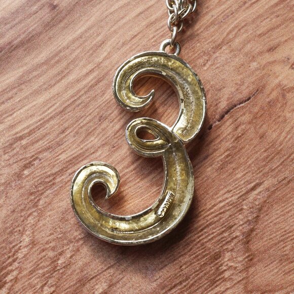 Mid-Century Cursive 'E' Monogram/Initial Pendant Necklace By Pakula - Picture 3 of 4